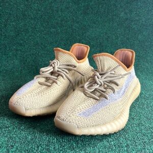 adidas Yeezy Boost 350 V2